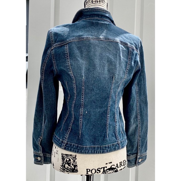 NWT A.M.I. Slightly Fitted Classic Denim Jean Jacket - Picture 2 of 6